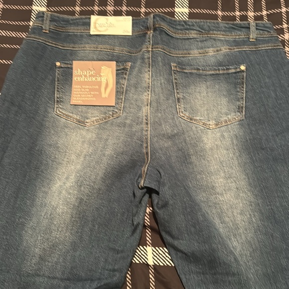 NWT Lane Bryant Curvy Skinny Jeans With Gold Trim Size 20W - Picture 3 of 3